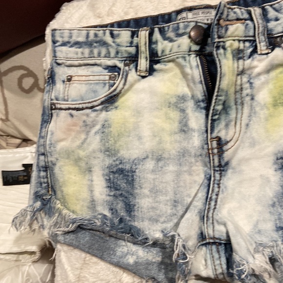 Free People Original Discolored Short Shorts - Picture 3 of 4